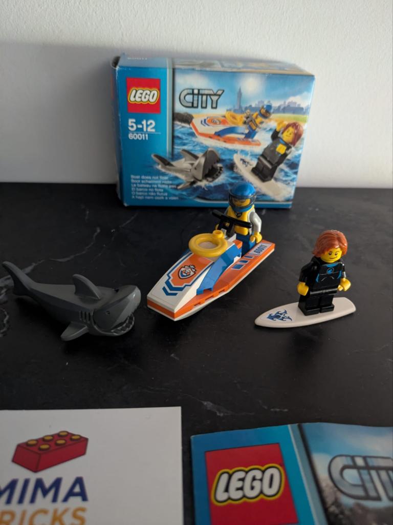 Lego City 60011 Surf Reddingsset Compleet met Doos en Boekje, Kinderen en Baby's, Speelgoed | Duplo en Lego, City, Lego, Aastvej 1, 7190 Billund, Denmark