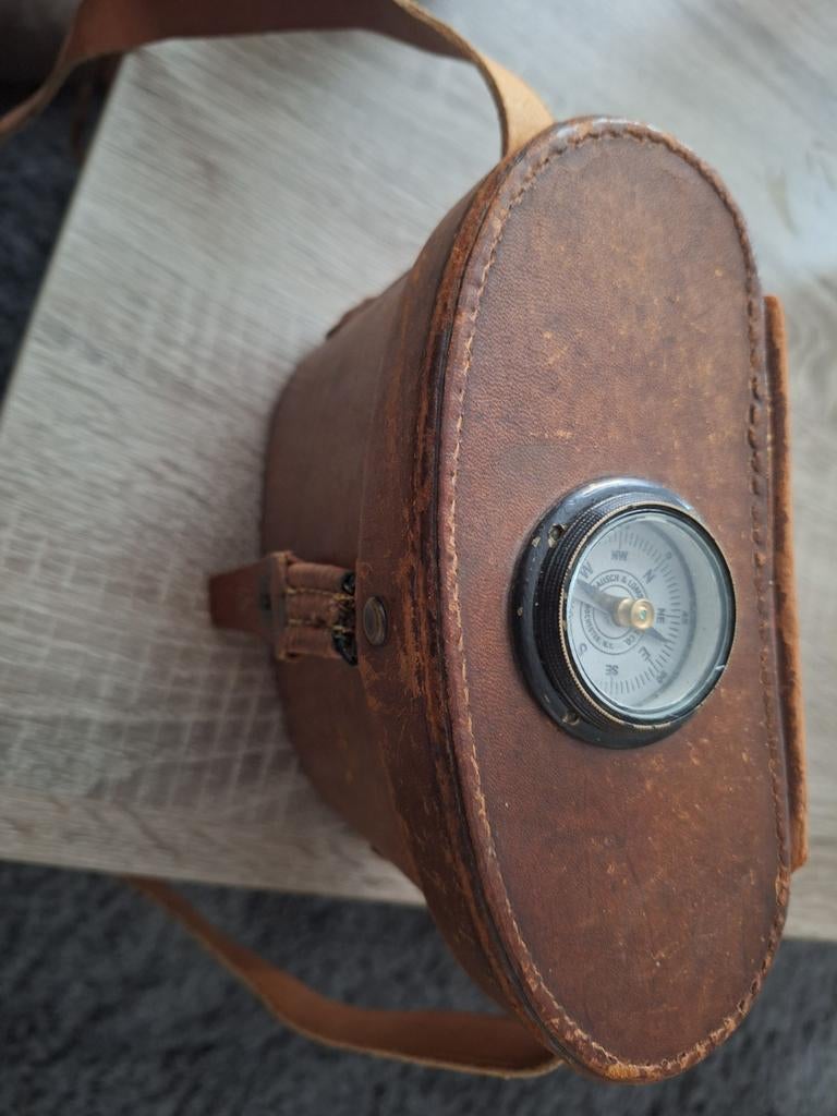 Vintage verrekijker met leren etui en kompas, Gebruikt, 8 tot 12x, Met hoes of tas, Porro (met knik)