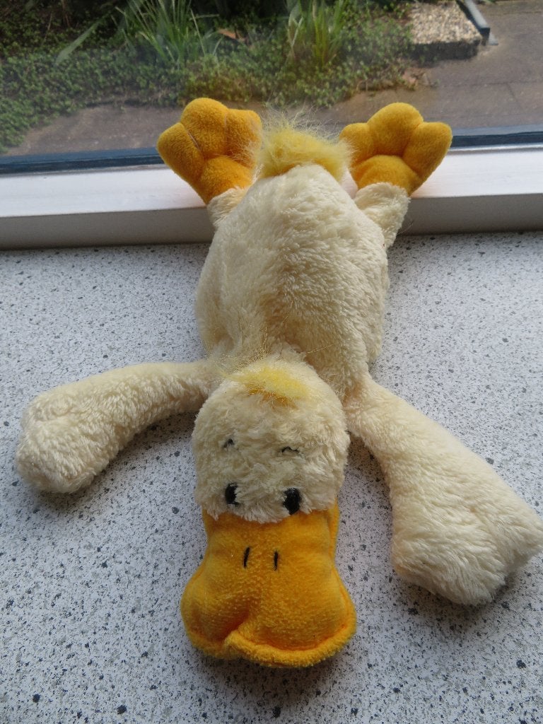 Liggende eend merk Anna Club Plush meet ca 34 cm, Geel, Wasbaar, Ophalen of Verzenden, Zo goed als nieuw