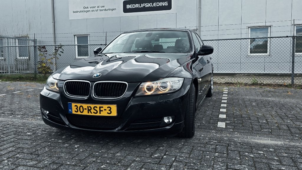 BMW 3-Serie 2.0i,320 ,2011 Zwart, Auto's, Achterwielaandrijving, 1995 cc, 4 cilinders, Zwart