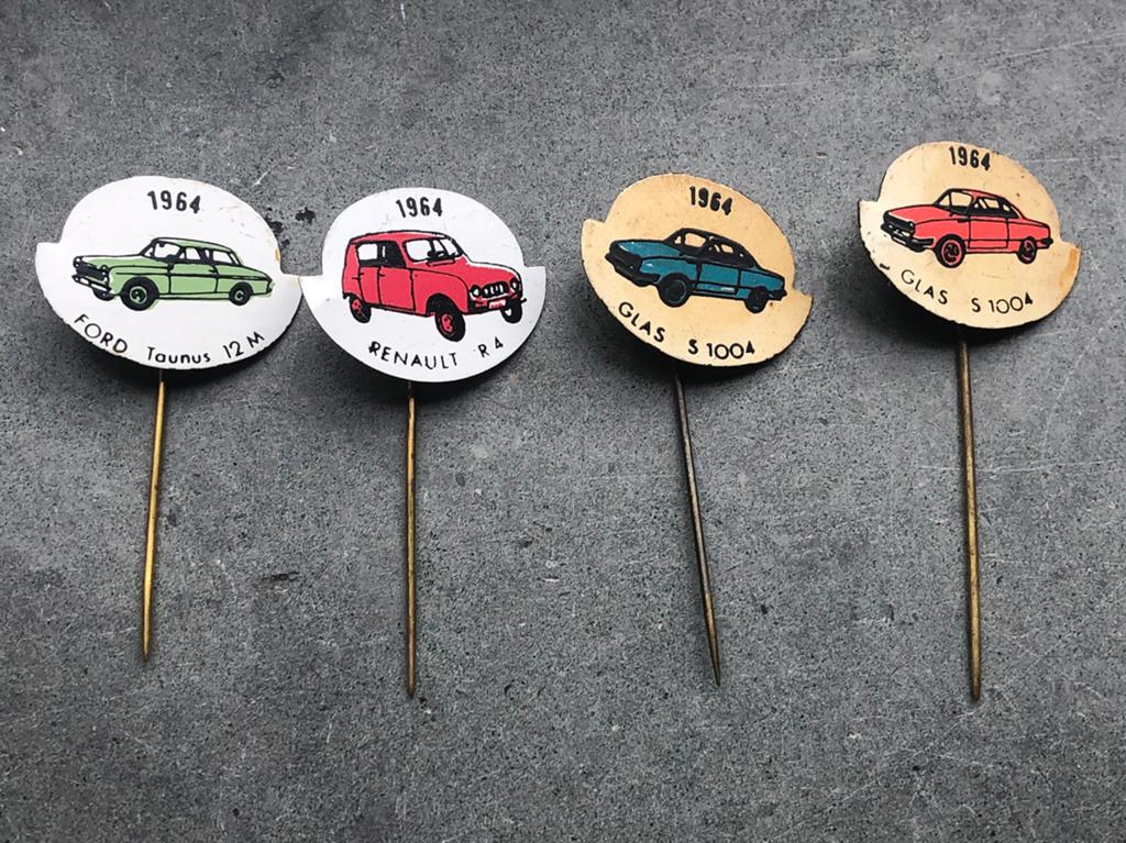 Speldje 1964: Renault R4 Ford Taunus 12 M / 12M Glas S 1004, Ophalen of Verzenden, Gebruikt, Merk, Speldje of Pin