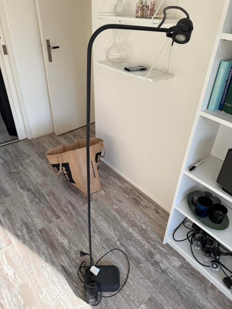 OTIS LED Vloerlamp Zwart met Dimmer GRATIS OPHALEN, Ophalen, Gebruikt, Metaal, 100 tot 150 cm