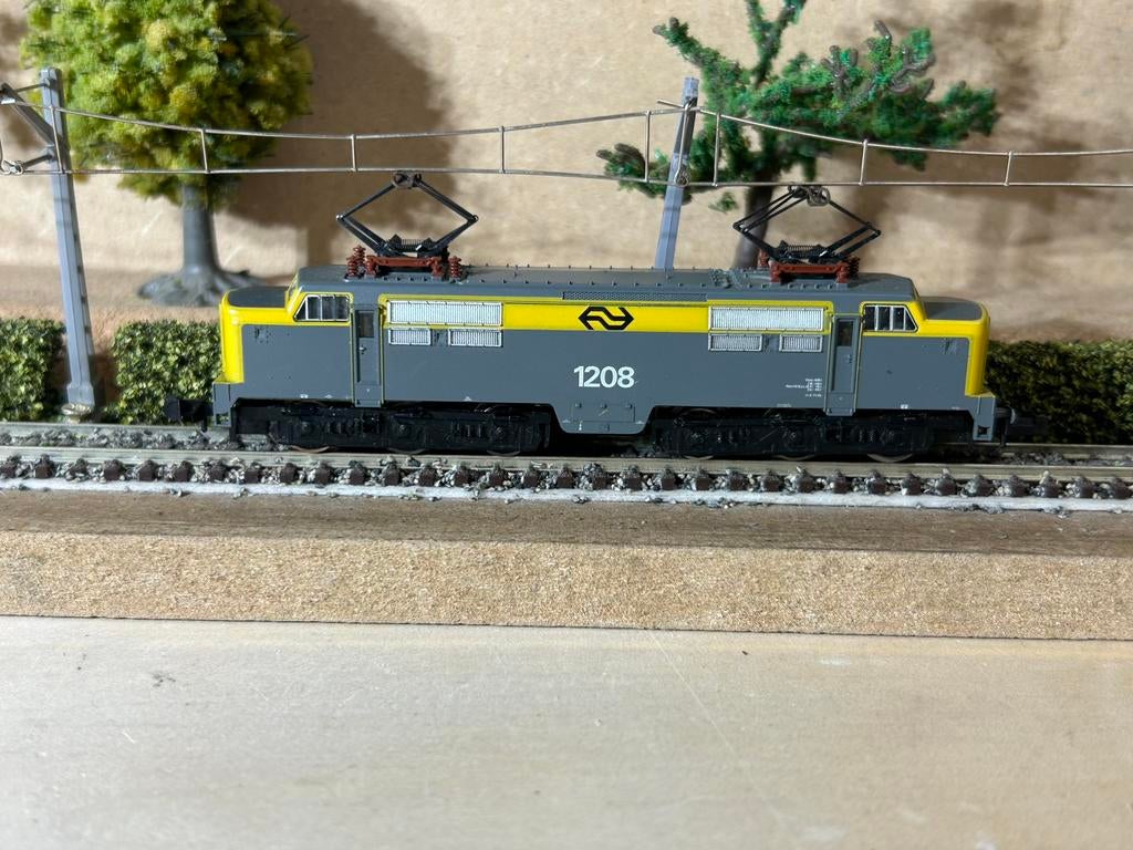 Minitrix NS 1208, Hobby en Vrije tijd, Modeltreinen | N-Spoor, Trix, Ophalen of Verzenden, Gelijkstroom, Locomotief