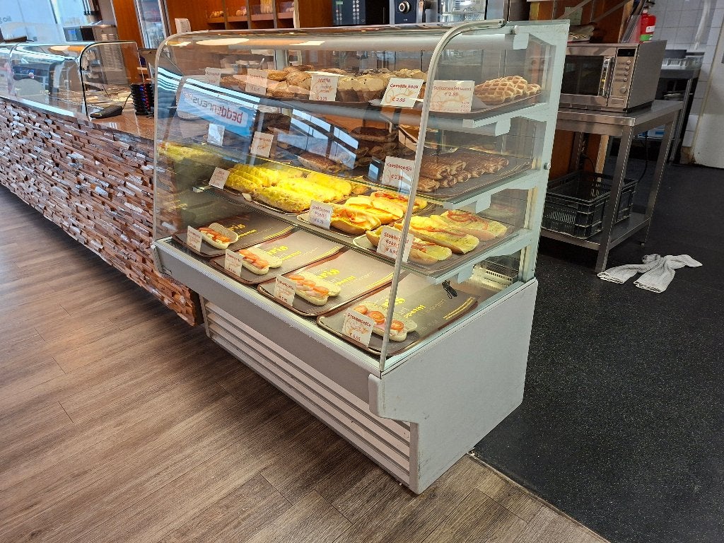 Gebaksvitrine, Ophalen, 120 tot 140 cm, 200 liter of meer, 60 cm of meer