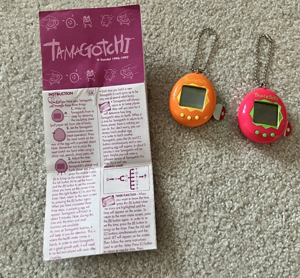 Tamagotchi 2 stuks Bandai 1997 Gen 1 incl Handleiding, Ophalen of Verzenden, Zo goed als nieuw