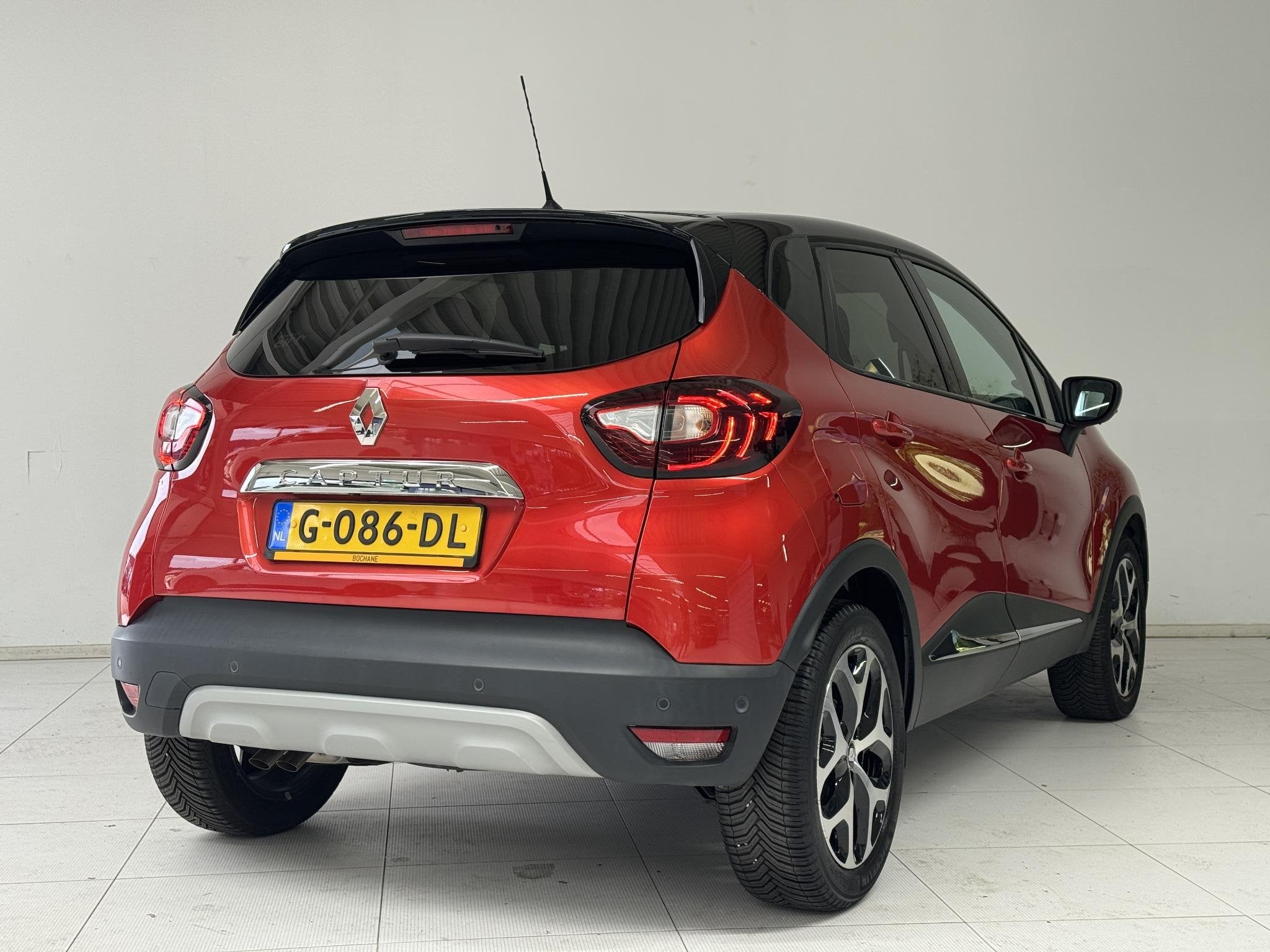 Foto 2 van Renault Captur 1.3 TCe Intens | Automaat | Panoramadak | Nav