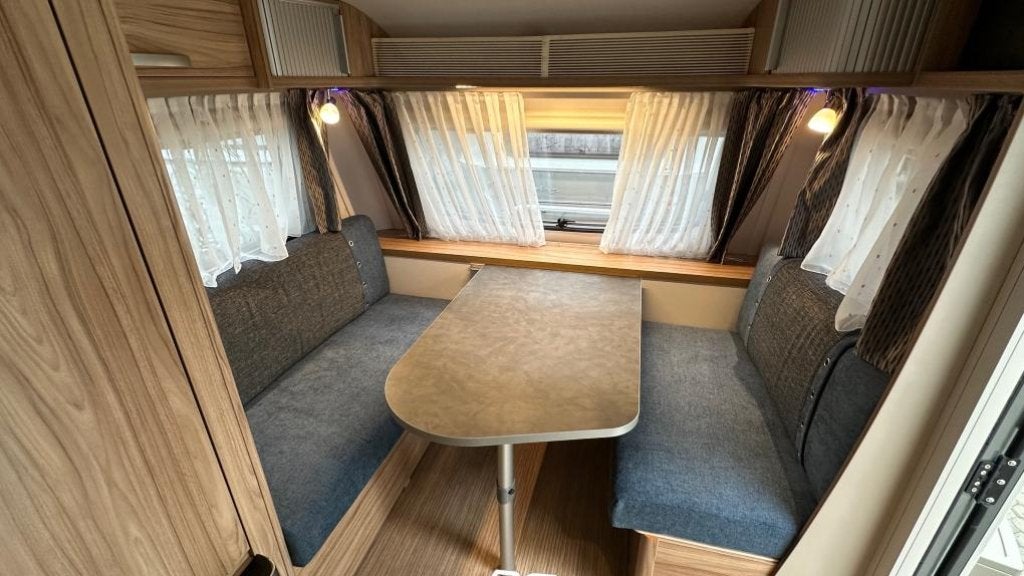 Eriba Feeling 425 HEFDAK VLOERVERWARMING MOVER DAKLUIFEL, Caravans en Kamperen, Standaardzit, Bedrijf, Tot en met 3, 4 tot 5 meter