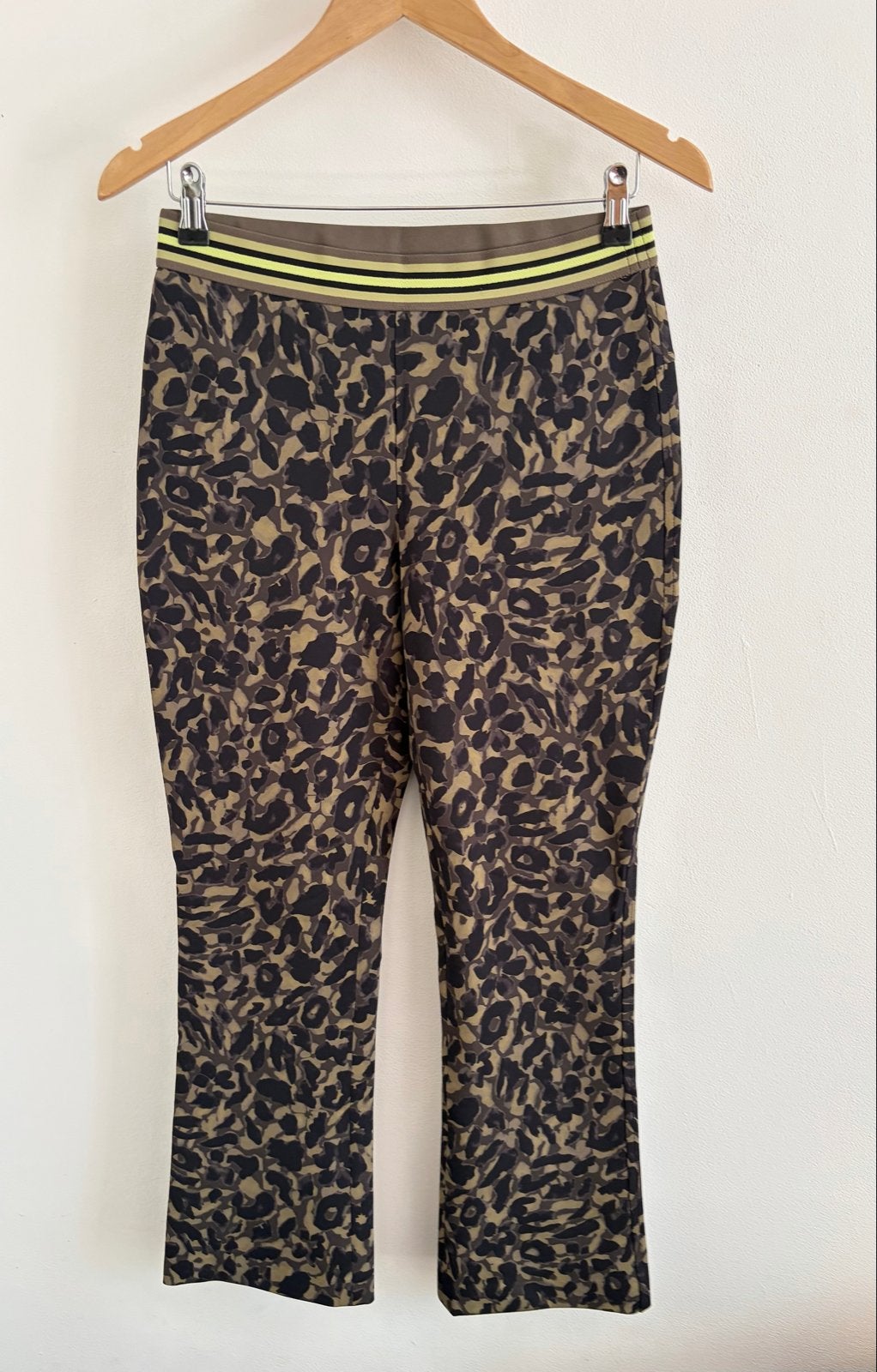 Marc Cain sportbroek met luipaardprint, Kleding | Dames, Maat 38/40 (M), Zwart, Overige typen, Ophalen of Verzenden