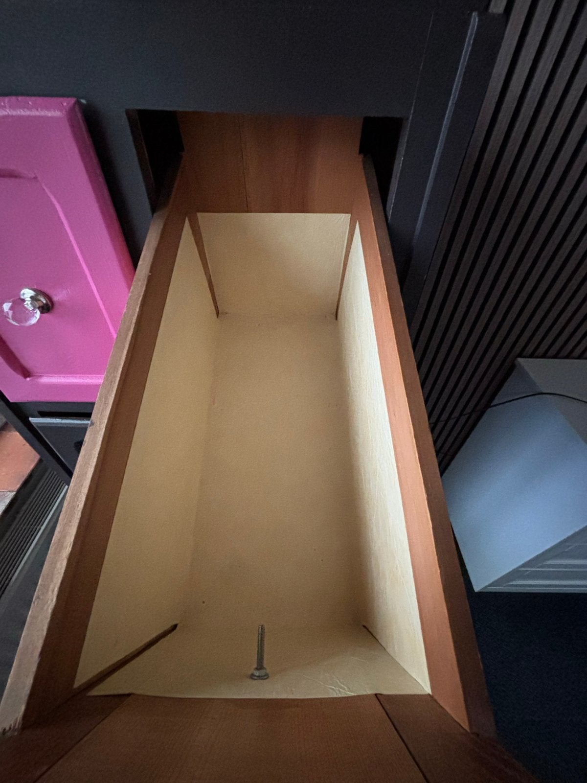 Prachtige echt houtenkastje met lades in roze, grijs, Huis en Inrichting, Kasten | Dressoirs, Ophalen, Gebruikt, 50 tot 100 cm