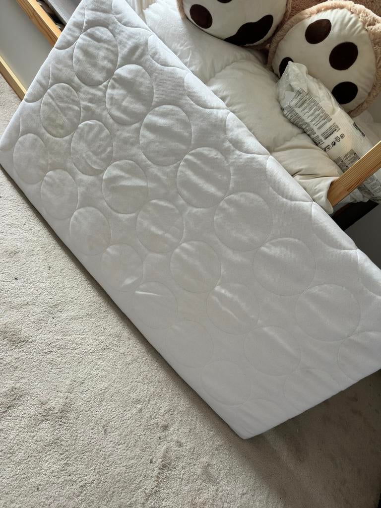 Kinder matras + Lenast matrasbeschermer (60x120 cm), Ophalen, 190 cm of minder, Zo goed als nieuw, Matras