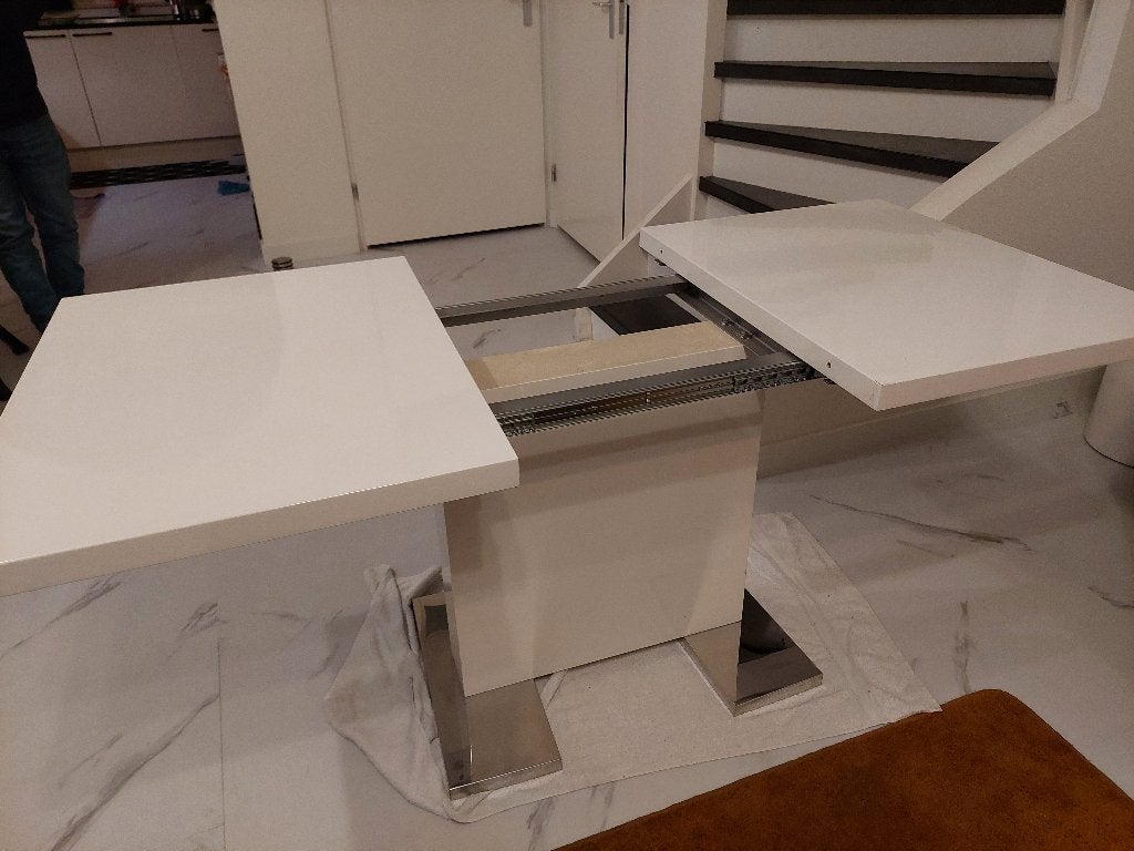 Foto 3 van Moderne witte uitschuifbare eettafel omgeving Den Haag
