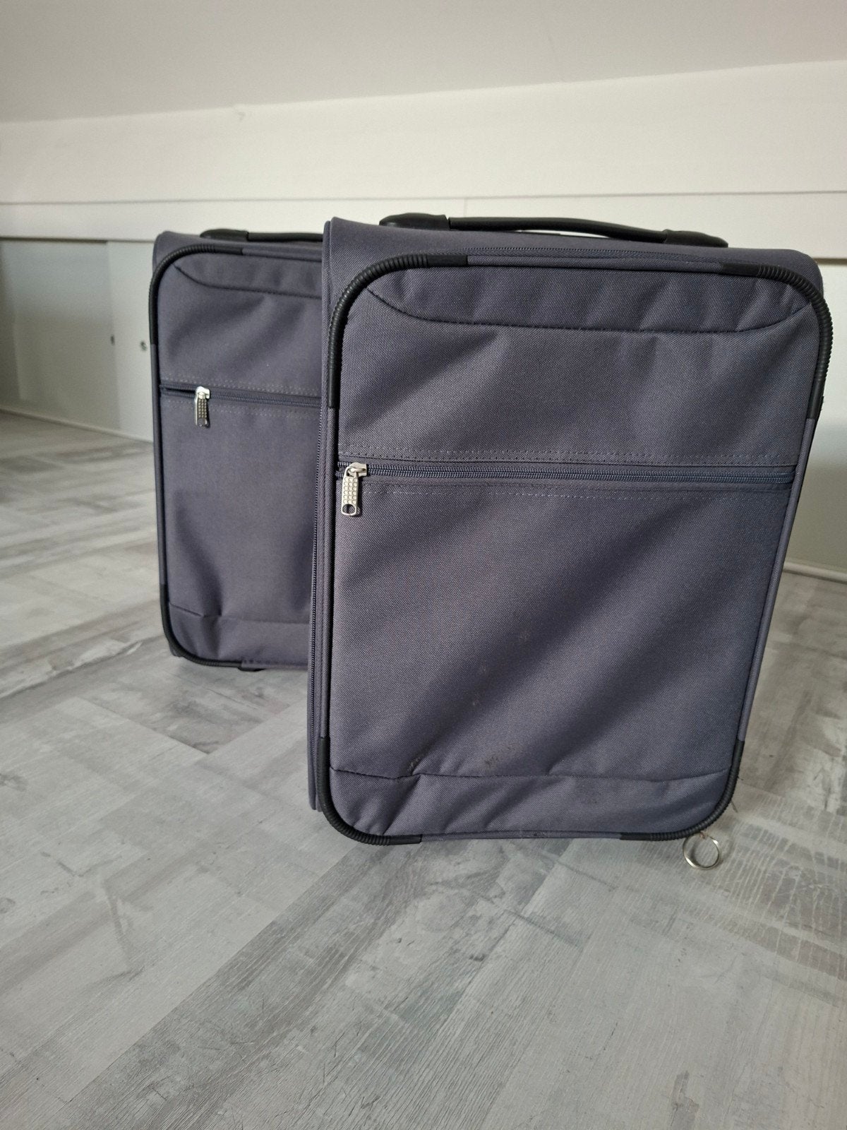 Set van 2 grijze reistassen met wieltjes, Ophalen, Gebruikt, Minder dan 40 cm, Grijs
