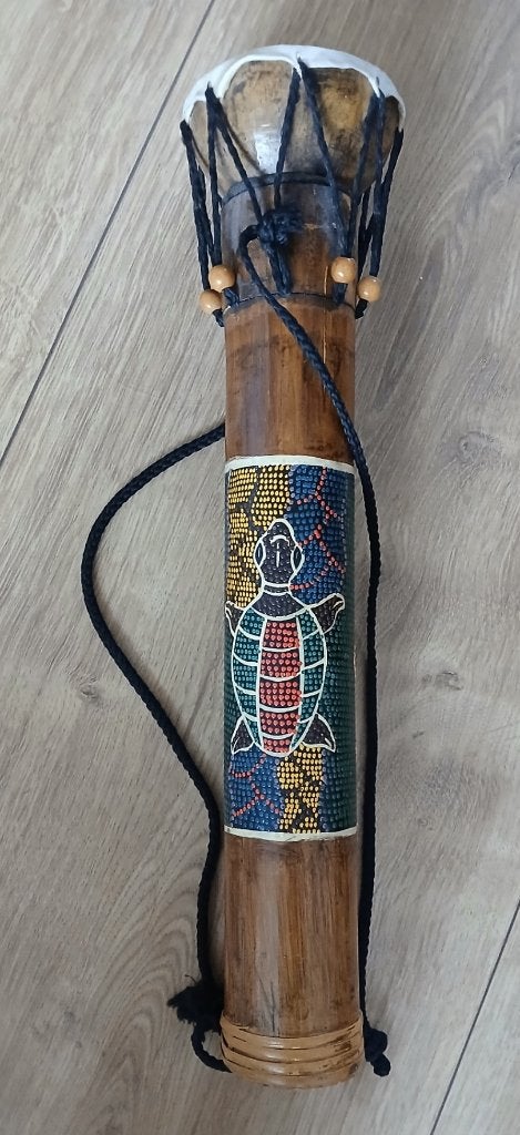 Djembé Handtrommel uit West-Afrika. Lengte: 45 cm B12 cm, Muziek en Instrumenten, Ophalen of Verzenden, Zo goed als nieuw, Trommel
