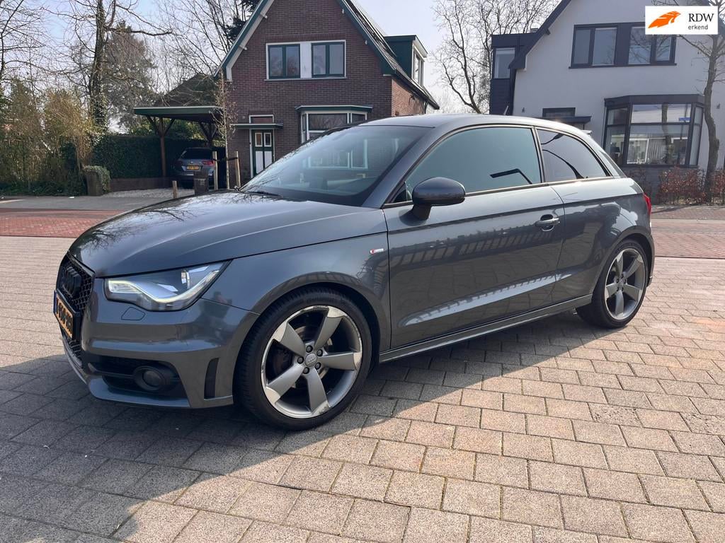 Audi A1 1.4 TFSI 3x SLine Schaalstoel Bi Xenon Led Navi Roto, Voorwielaandrijving, Euro 5, Zwart, 4 stoelen