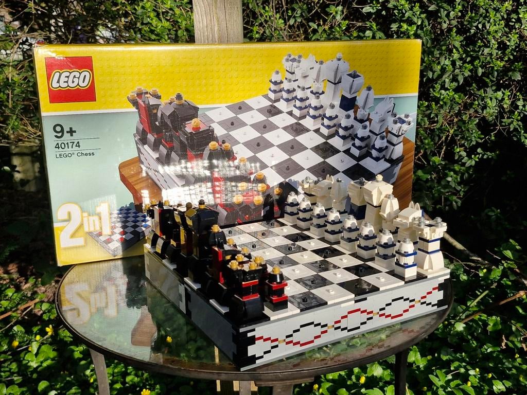 LEGO Iconic Chess Set - 40174 - Schaken - schaakbord, Compleet, Lego, Ophalen of Verzenden, Zo goed als nieuw