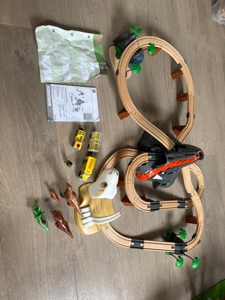 Houten dino treinbaan, Kinderen en Baby's, Speelgoed | Houten speelgoed, Zo goed als nieuw, Ophalen of Verzenden