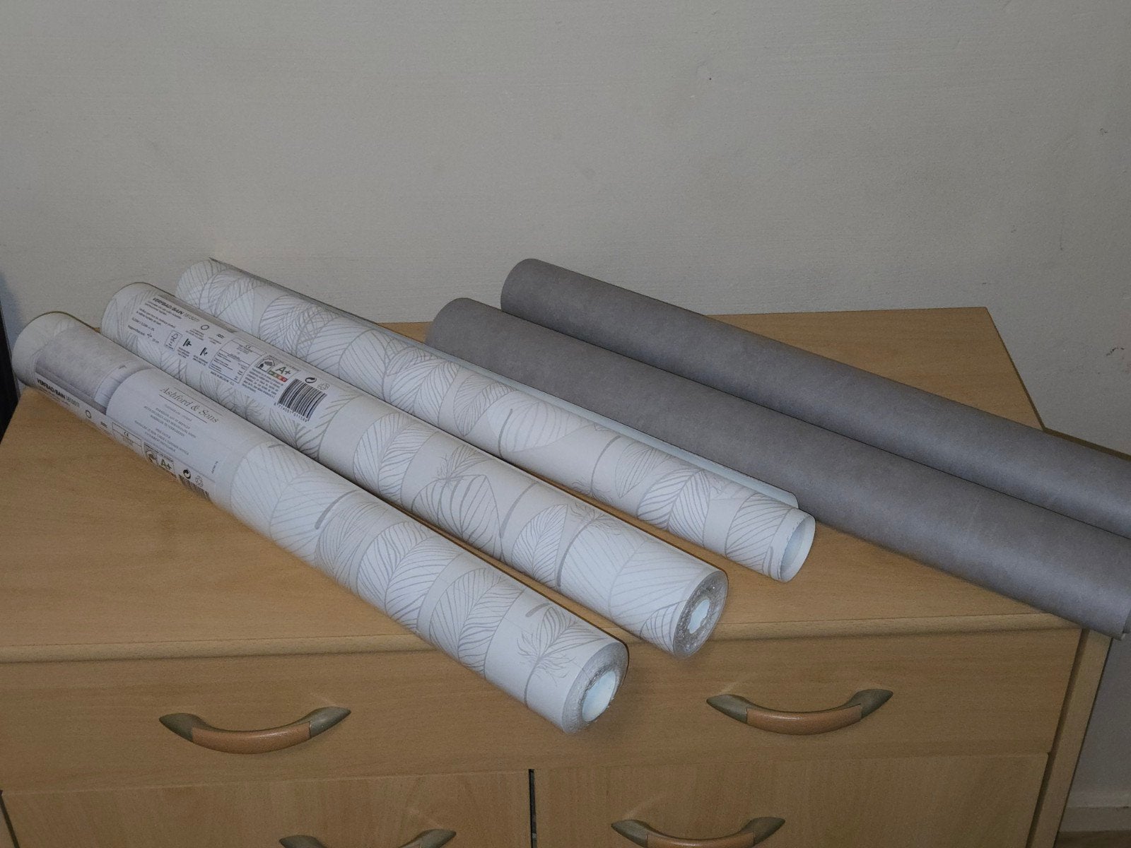 Vliesbehang Ashford & Sons - 2 rollen + extra, zelfde batch, Ophalen, Vliesbehang, Grijs, Bladeren