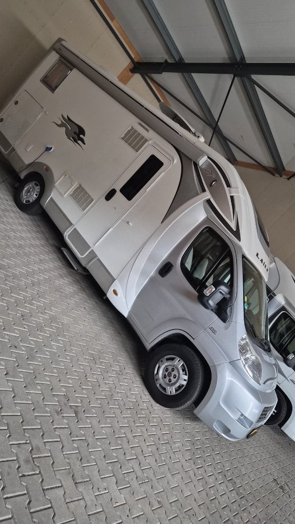 Laika Ecovip 409 camper met levelsysteem en dakairco, Caravans en Kamperen, Ringverwarming, Fiat, 7 tot 8 meter, Kluisje