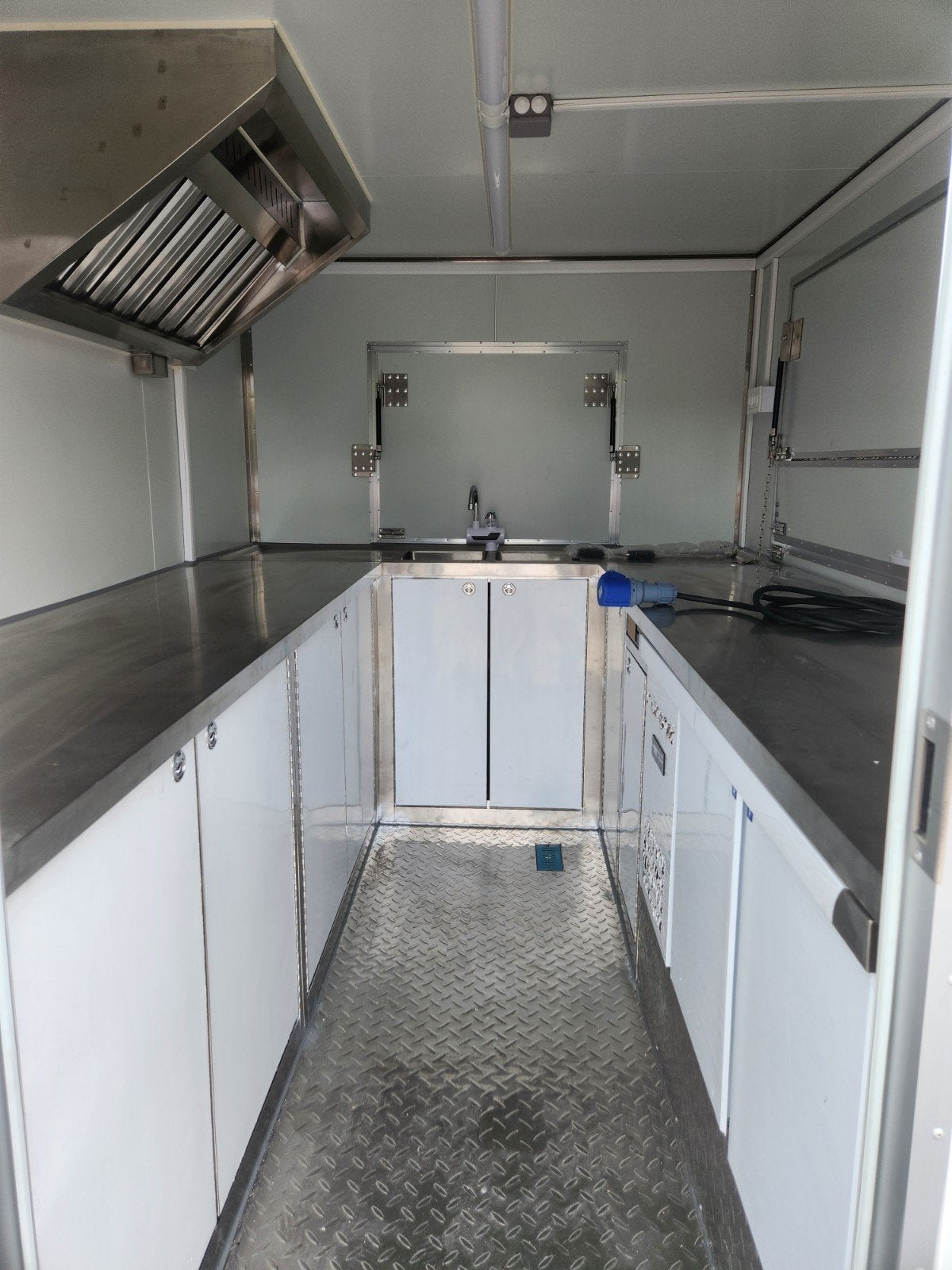Foto 16 van Nieuwe Foodtrailer/Verkoopwagen - Direct Beschikbaar