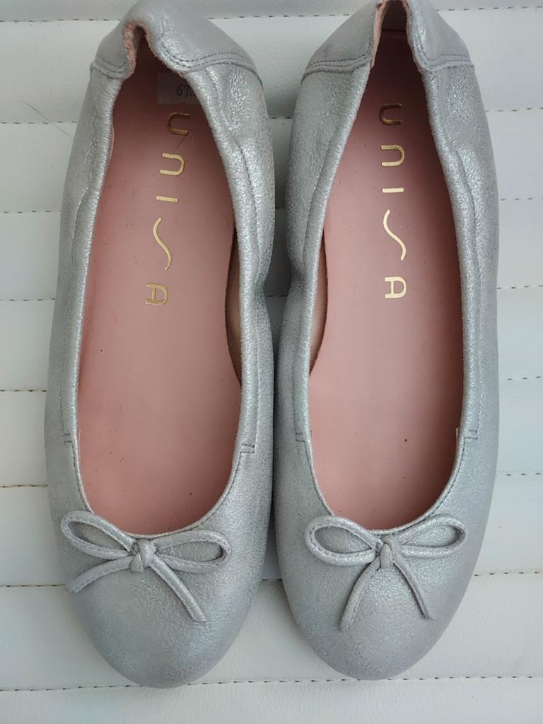 Zilver metallic ballerina's Unisa, Kleding | Dames, Schoenen, Ophalen, Overige kleuren, Ballerina's, Zo goed als nieuw