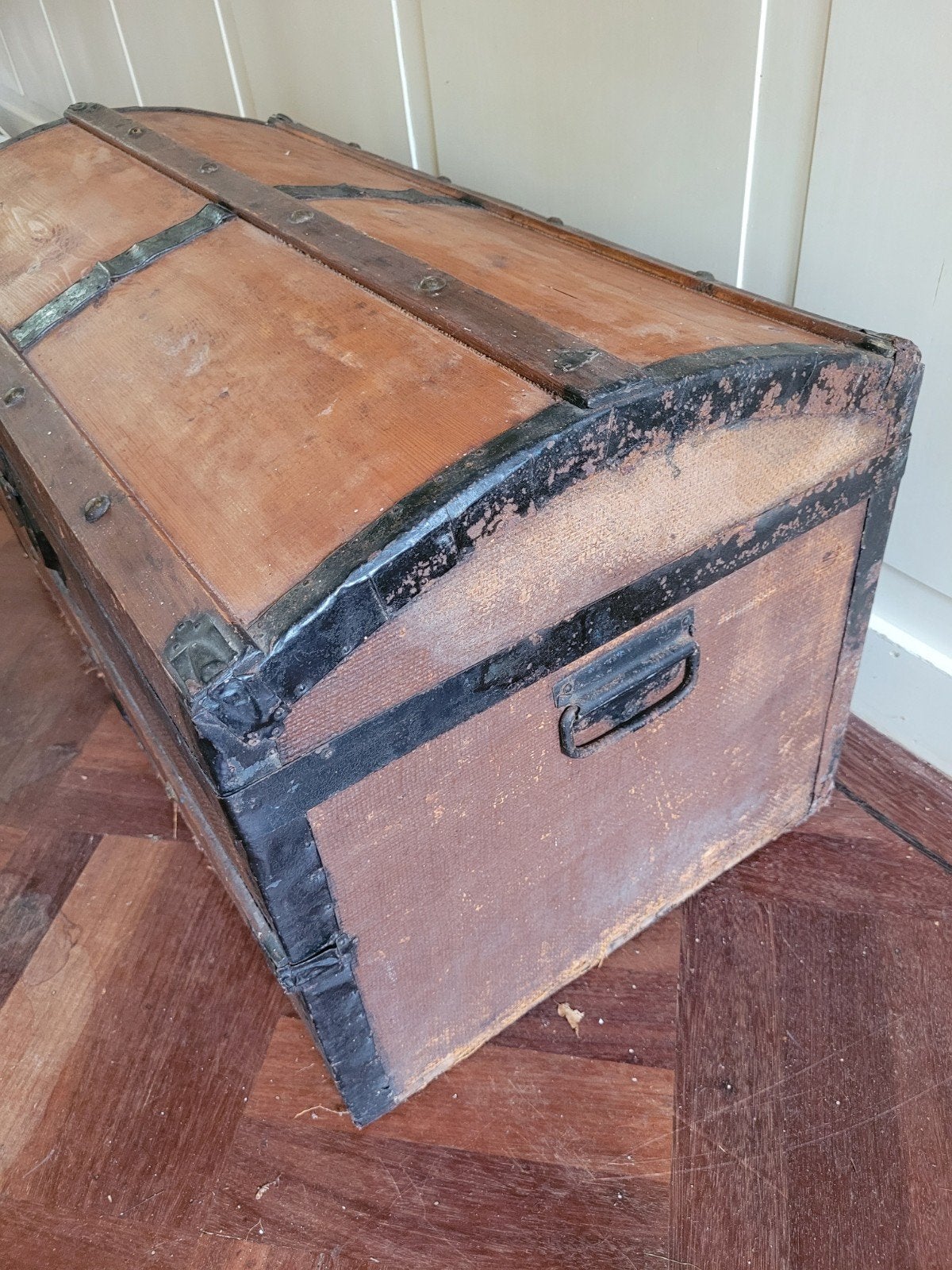 Antieke houten reiskoffer/dekenkist met metalen banden kist, Ophalen, Gebruikt, 50 tot 100 cm, Minder dan 50 cm