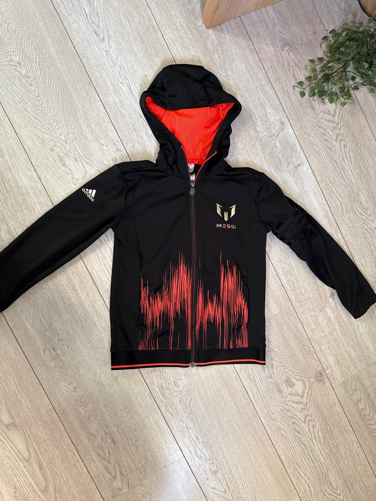 Adidas Messi vest met capuchon - Maat 128 (7-8 jaar), Ophalen of Verzenden, Zo goed als nieuw, Jongen, Trui of Vest