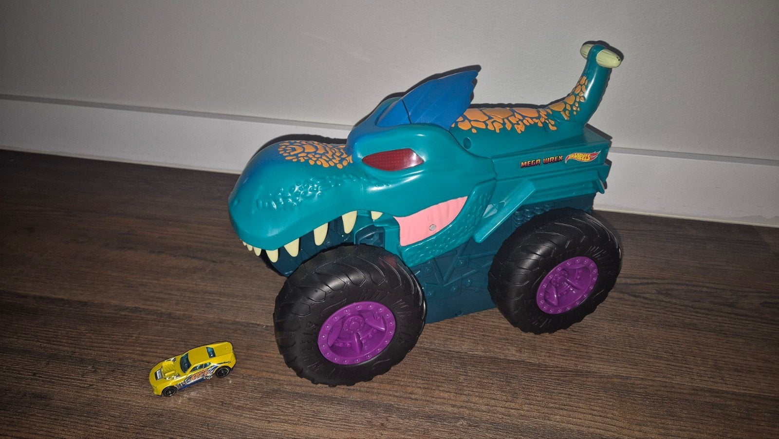 Hot Wheels Monster Trucks Car Chompin' Mega-Wrex, Ophalen of Verzenden, Zo goed als nieuw