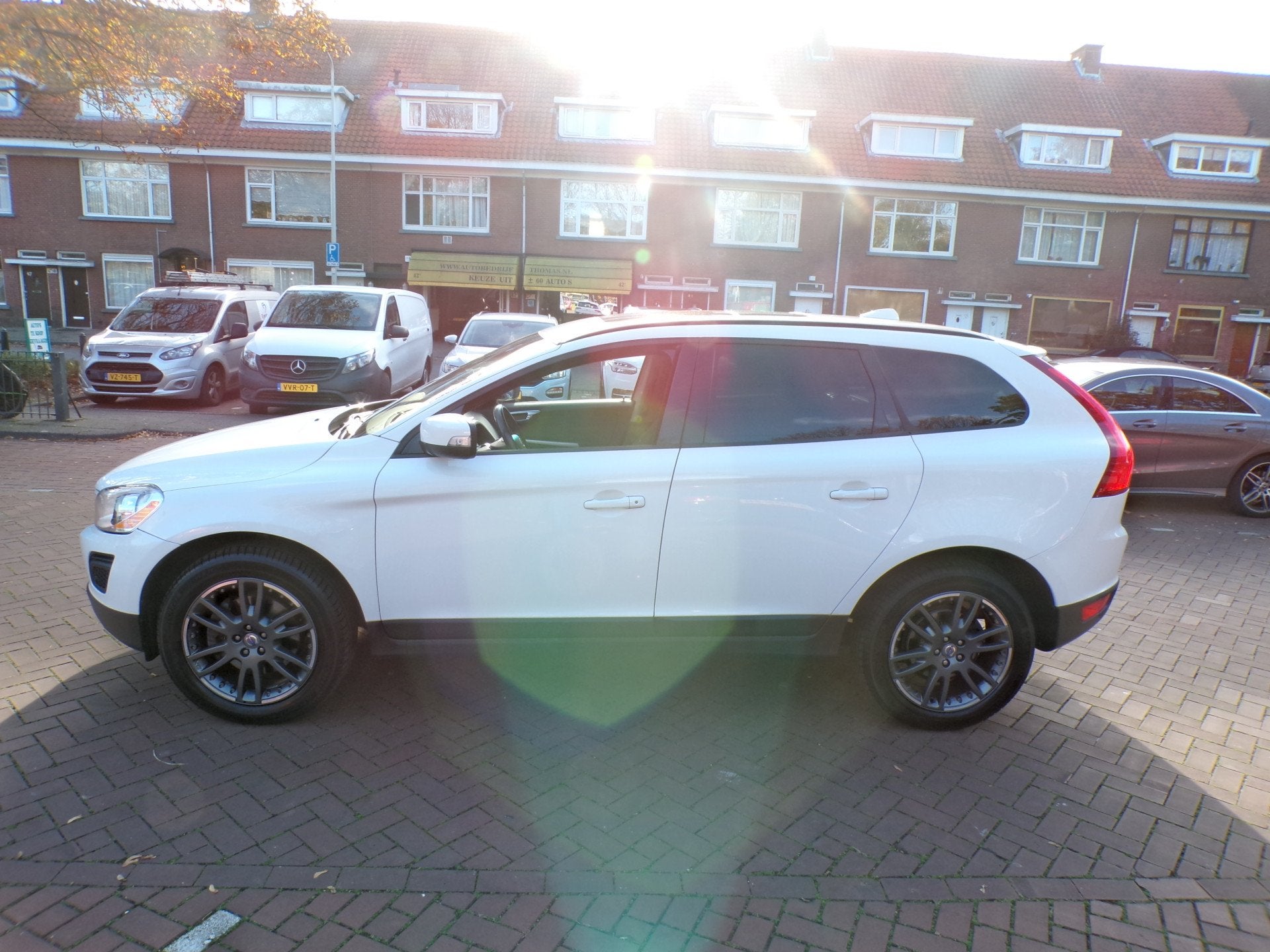 Volvo XC60 2.0T Kinetic AUTOMAAT PANODAK TREKHAAK (bj 2010), Auto's, 4 cilinders, Wit, Origineel Nederlands, Bedrijf