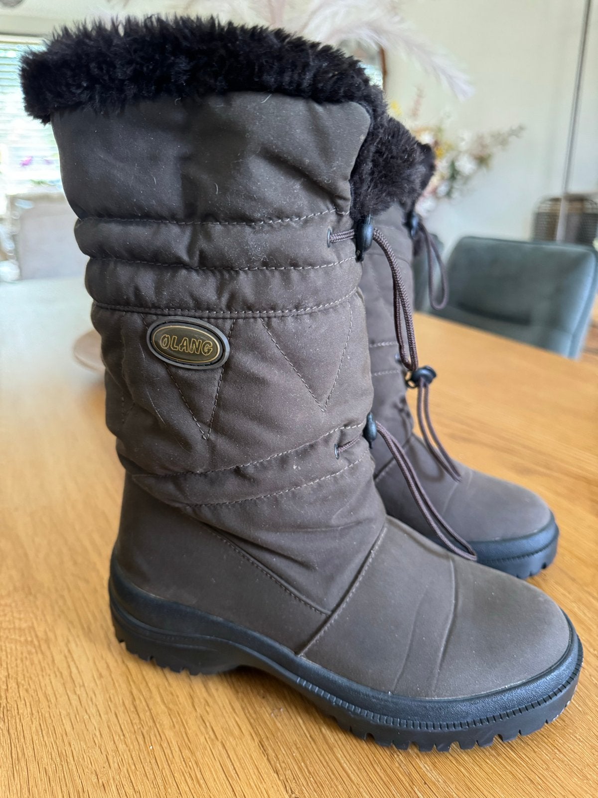 Olang snowboots met uitklapbare spikes - Maat 37 - Taupe, Ophalen of Verzenden, Bruin, Snowboots
