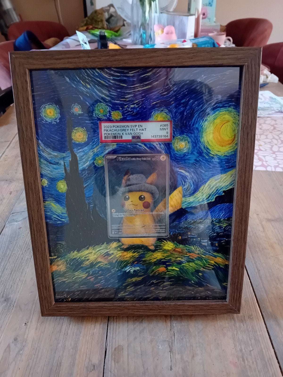 Pikachu grey felt hat + frame PSA 9. Trade mewtwo nm optie!, Ophalen, Zo goed als nieuw, Losse kaart