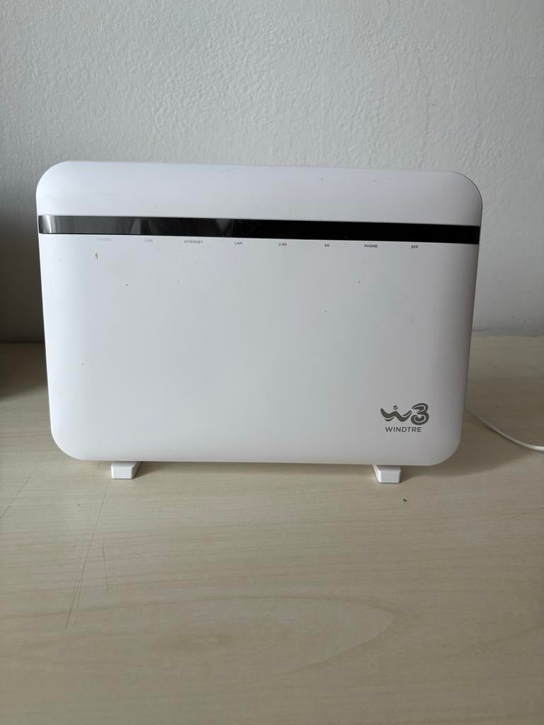Windtre Router/modem - Zo goed als nieuw, Computers en Software, Routers en Modems, Ophalen of Verzenden, Zo goed als nieuw, Router met modem