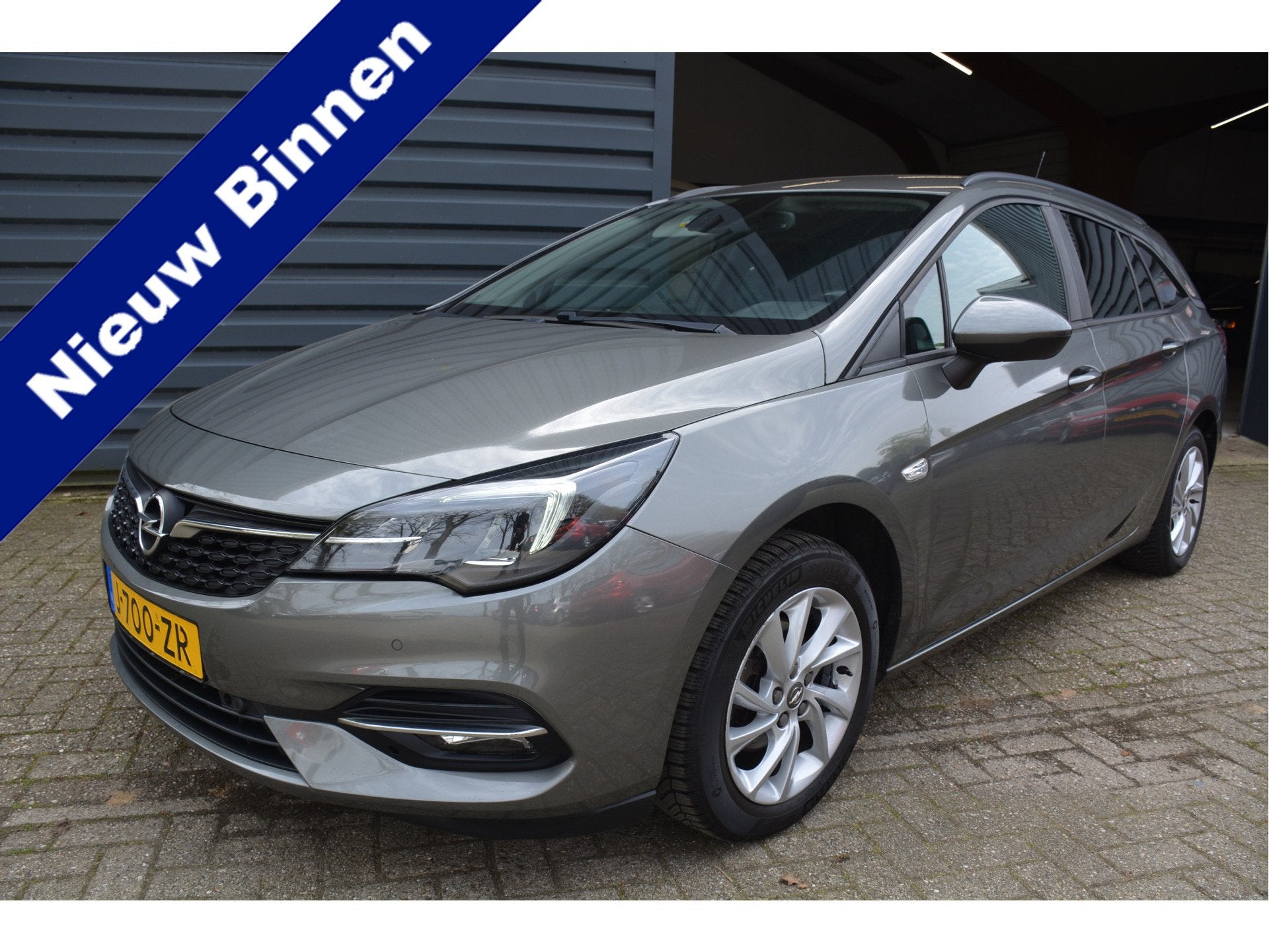 Opel Astra Sports Tourer 1.2 Business Executive Led Navigati, Voorwielaandrijving, 145 pk, Stof, 1199 cc