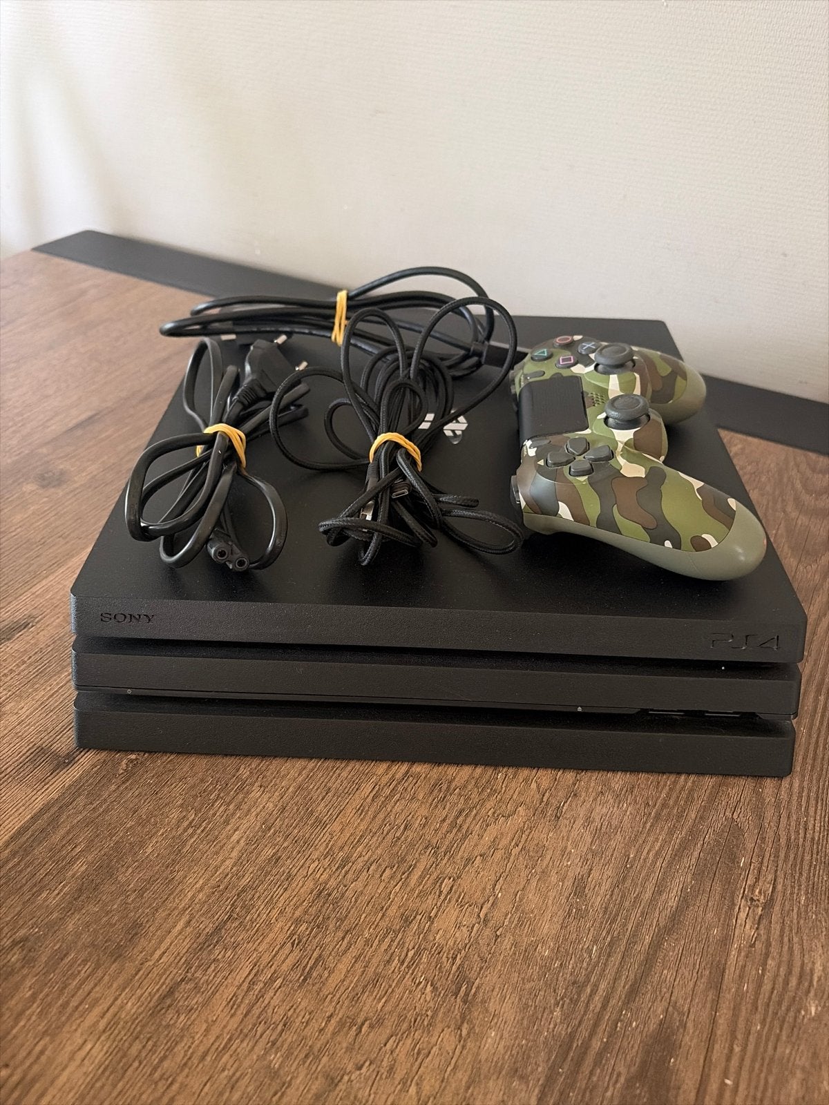 PlayStation 4 Pro met controller, Spelcomputers en Games, Spelcomputers | Sony PlayStation 4, Zo goed als nieuw, Pro, Met 1 controller