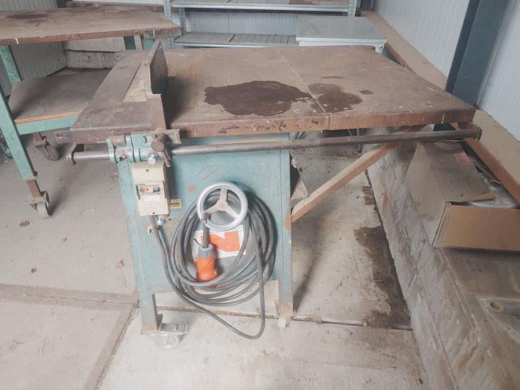Robuuste Zaagtafel 380V 16A - Zaaghoogte 11 cm, Ophalen, Gebruikt, Cirkelzaag, 70 mm of meer