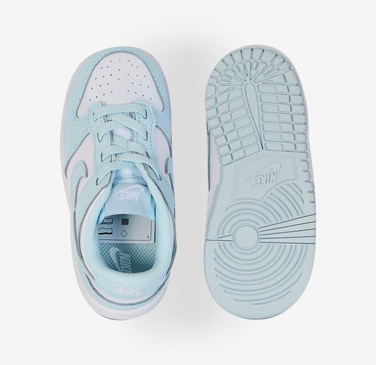 Nike baby Dunk Low maat 22 - Zo goed als nieuw 2x aangedaan, Ophalen of Verzenden, Zo goed als nieuw, Jongetje of Meisje, Schoentjes