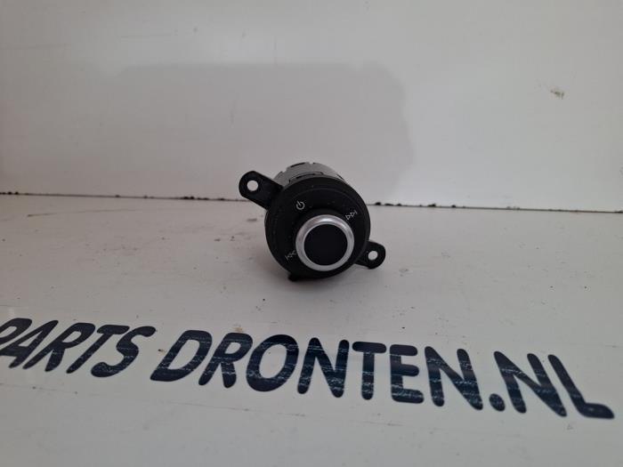 Radiobedienings paneel van een Alfa Romeo Giulia, Gebruikt, -, Verzenden, -