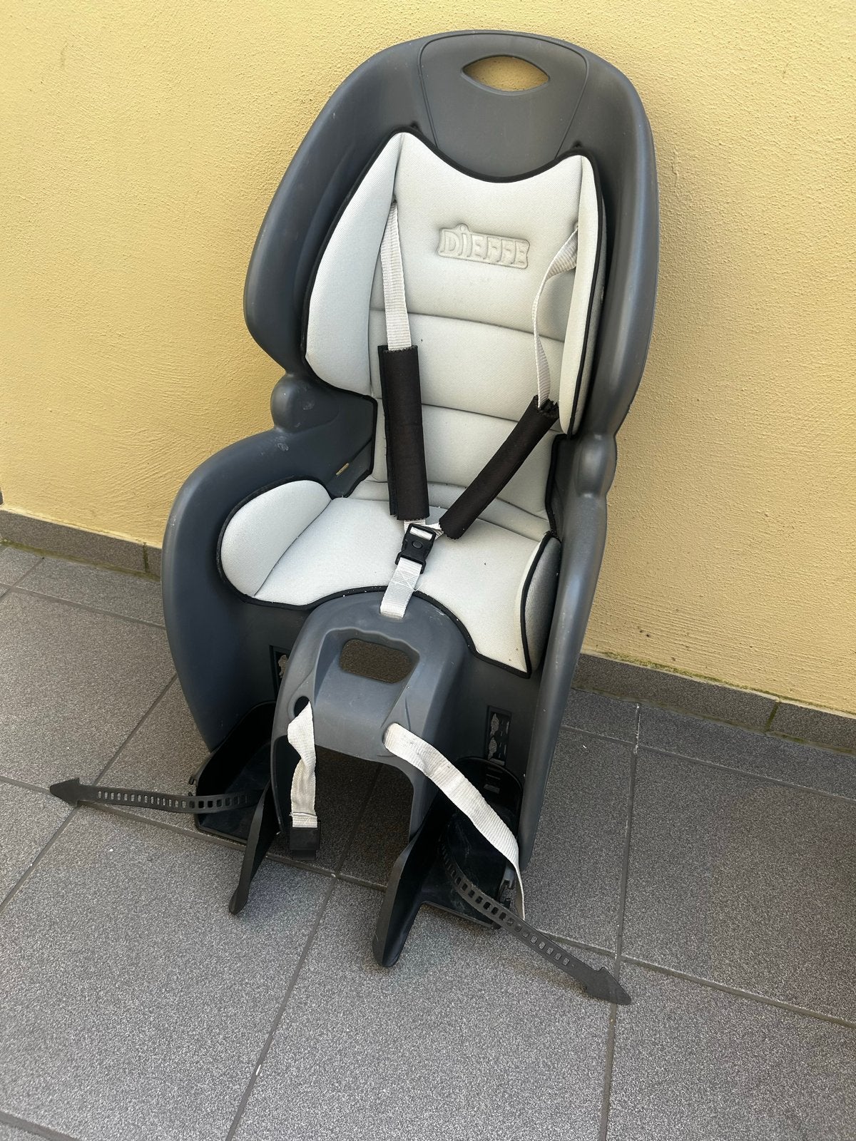 Dikke fietsstoeltje voor achterop - Grijs/Wit, Achterzitje, 9 t/m 18 kg, Ophalen of Verzenden, Gebruikt