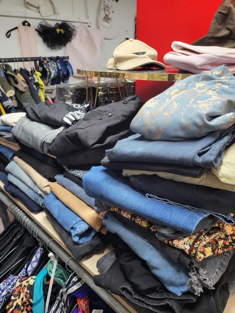 Partij broeken dames heren Kids merkkleding Mix maten merken, Kleding | Dames, Ophalen of Verzenden, Nieuw