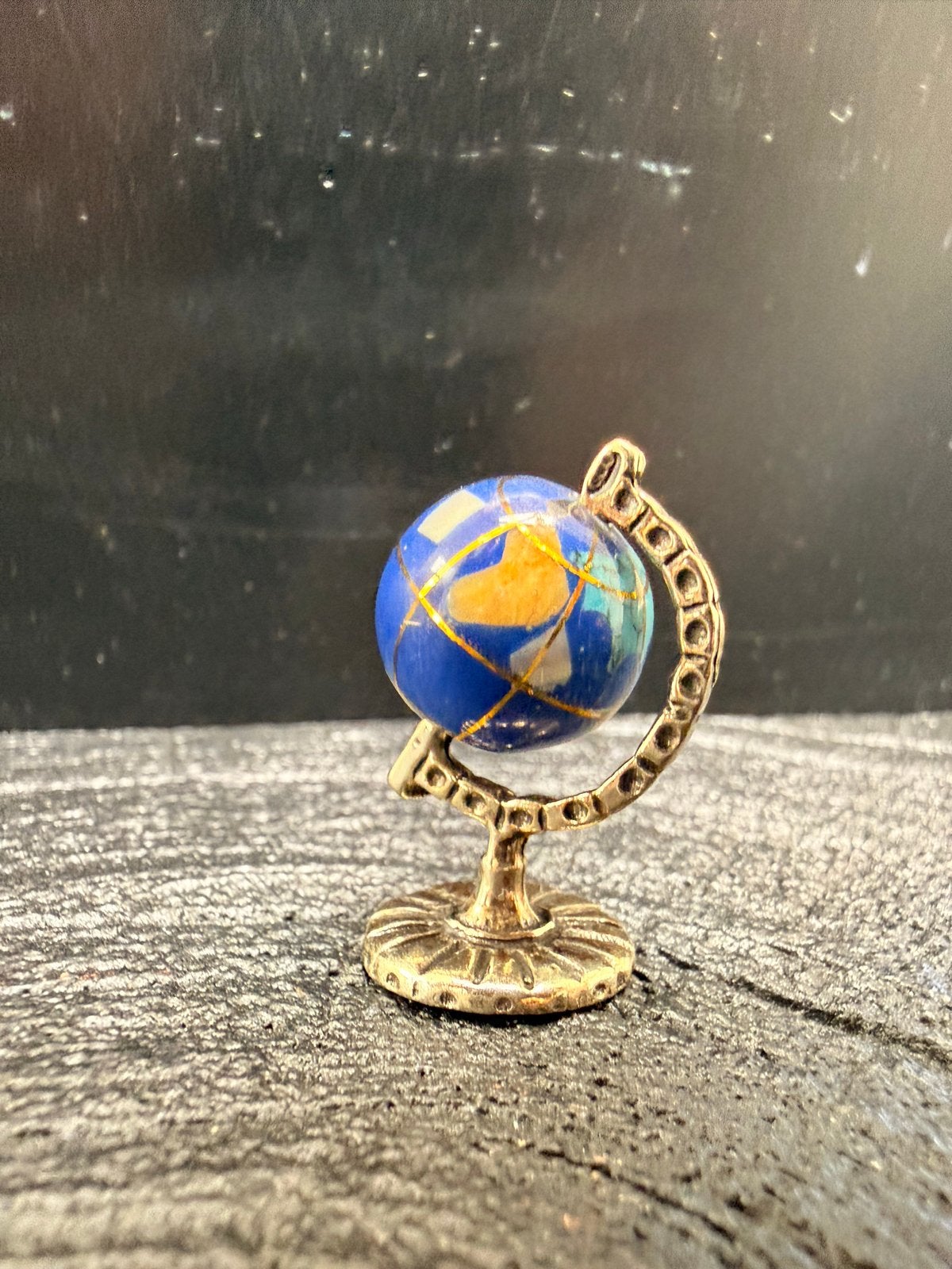 Zilveren miniatuur wereldbol met lapis lazuli, Verzenden, Zilver