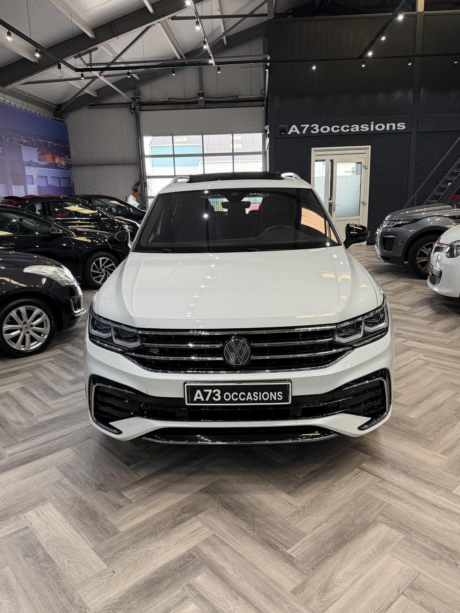 Volkswagen Tiguan 2.0 TSI 4Motion Rline NAVI/ELEKTRISCHE STO, Automaat, Dealer onderhouden, Gebruikt, Euro 6