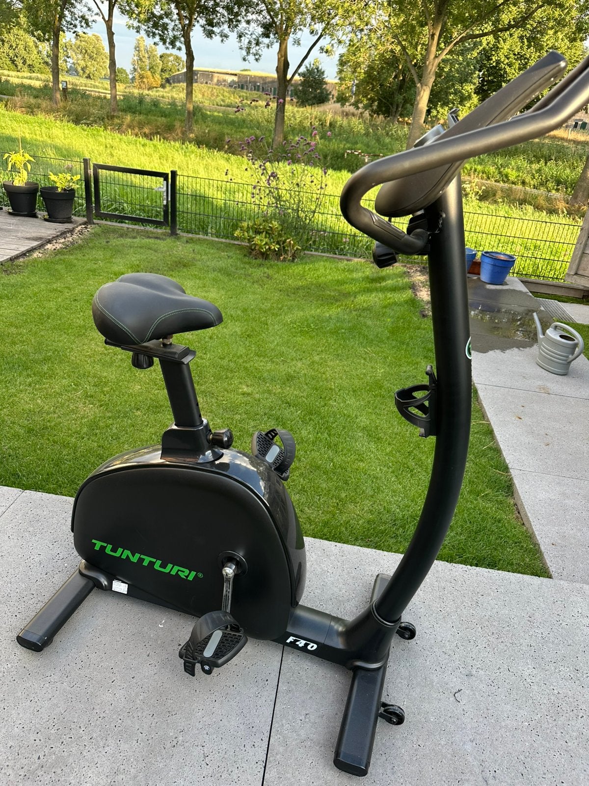 Aangeboden Tunturi F40 Upright Bike, Sport en Fitness, Ophalen, Overige materialen, Buik, Zo goed als nieuw