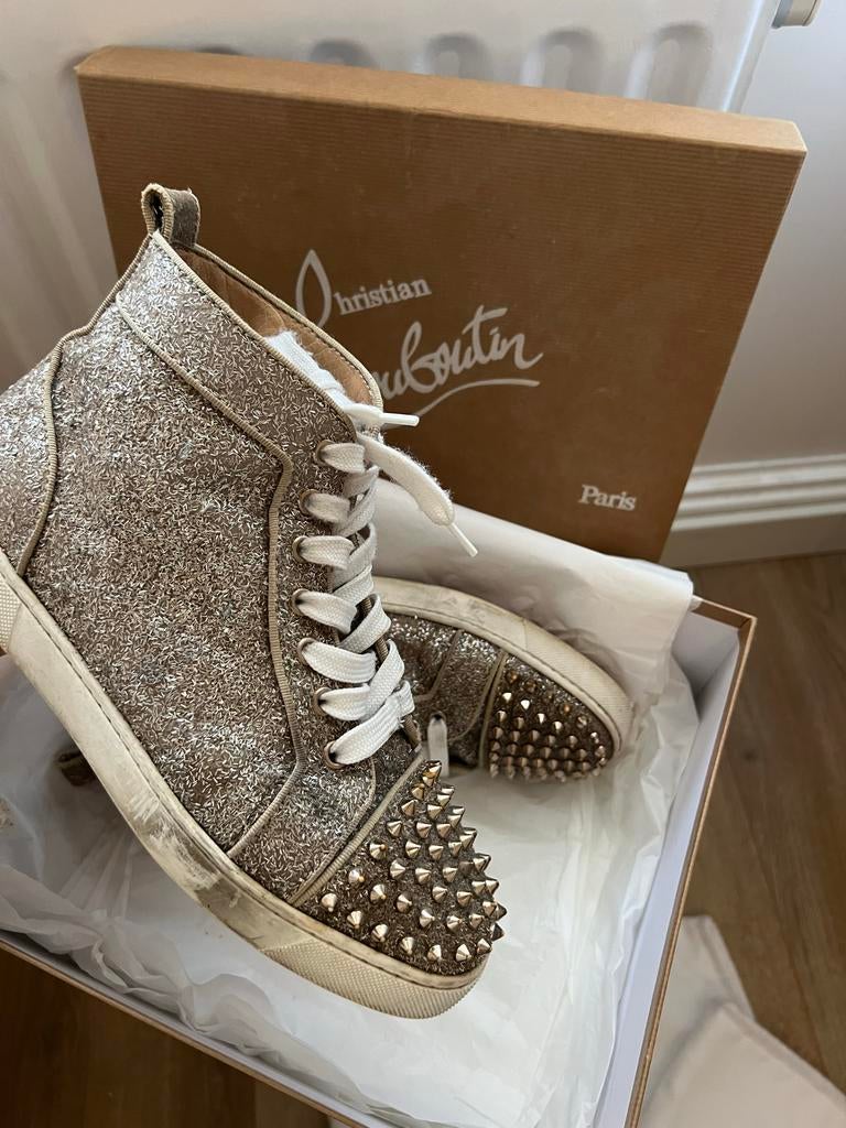 Christian Louboutin sneakers met studs - Maat 38, Ophalen, Overige kleuren, Sneakers of Gympen, Gedragen