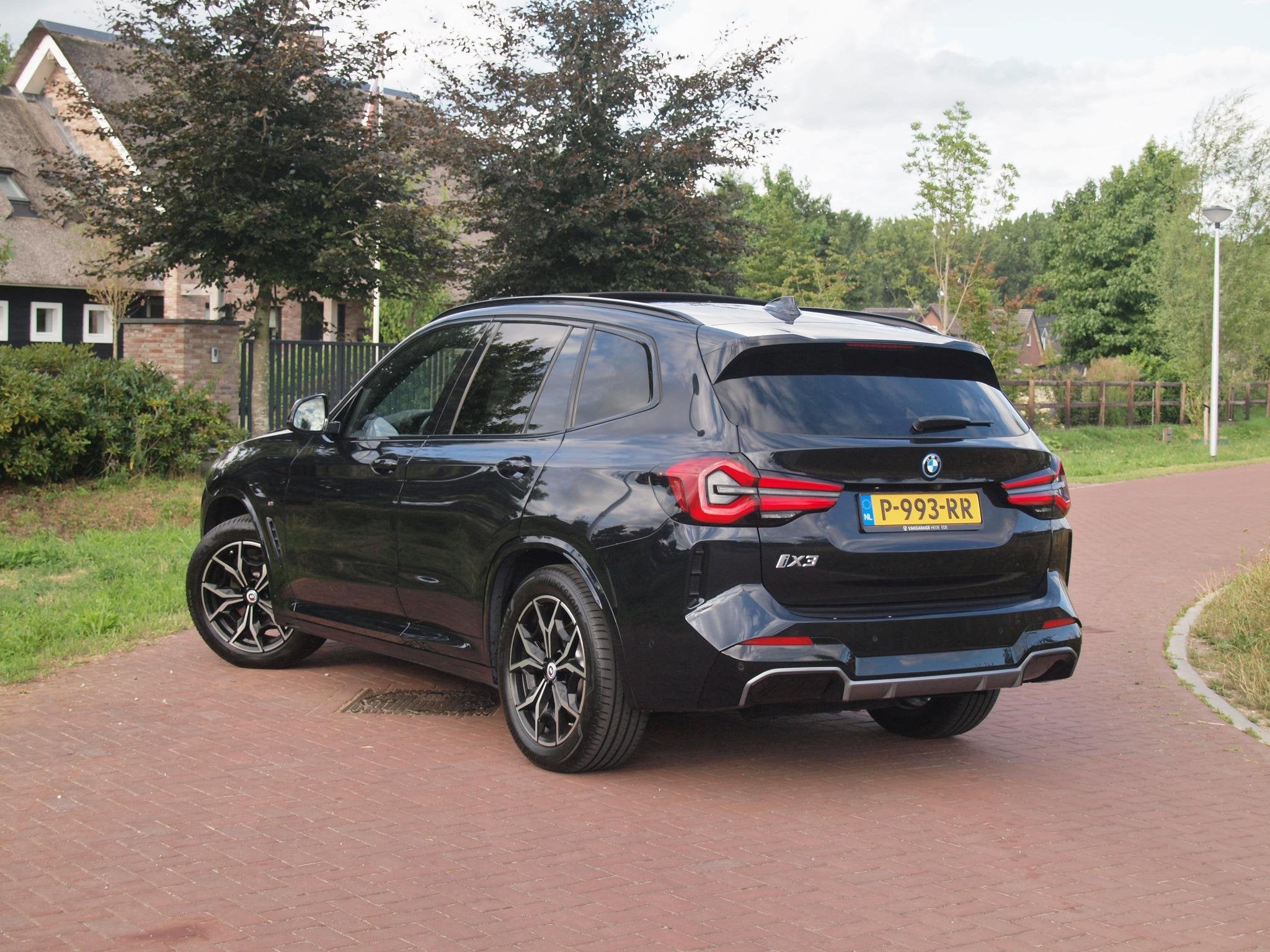 BMW iX3 Executive 80 kWh | Facelift Model | Shadow Line | Pa, Automaat, Dealer onderhouden, Achterwielaandrijving, Gebruikt