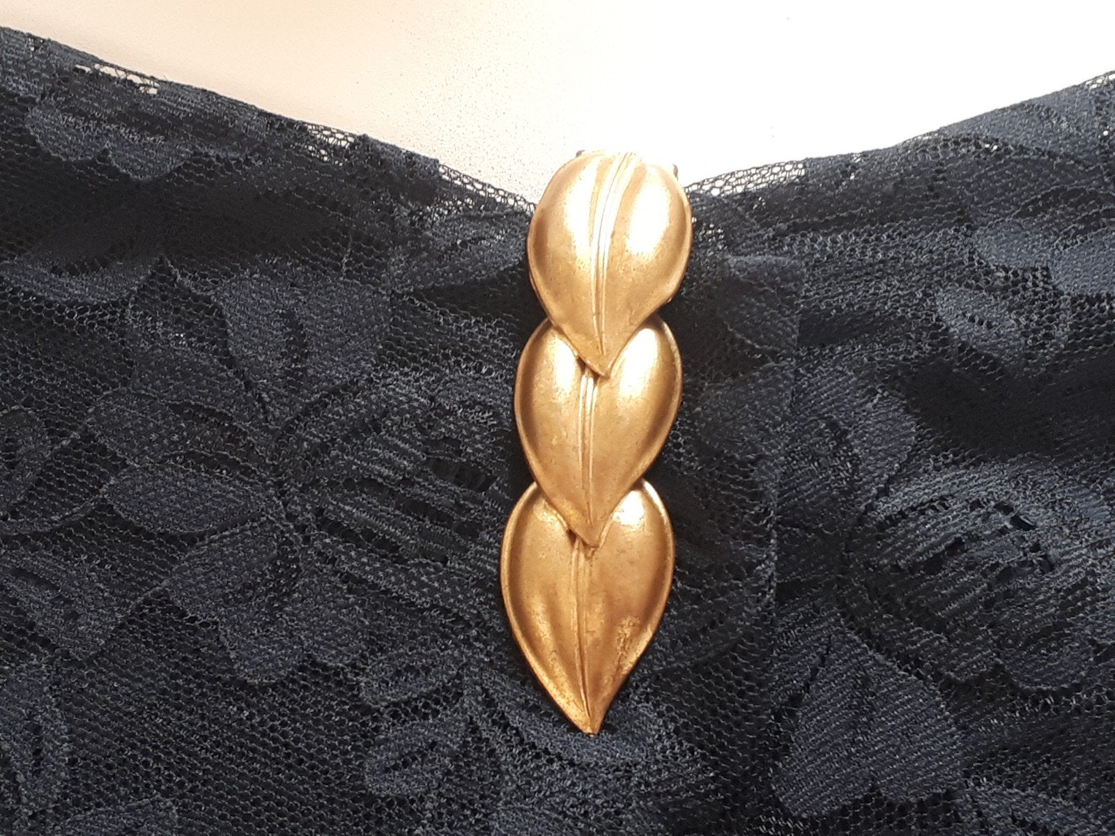 Tsjechische A.D. Dressclip Vergulde Bladeren., Ophalen of Verzenden, Overige materialen, Broche, Verguld