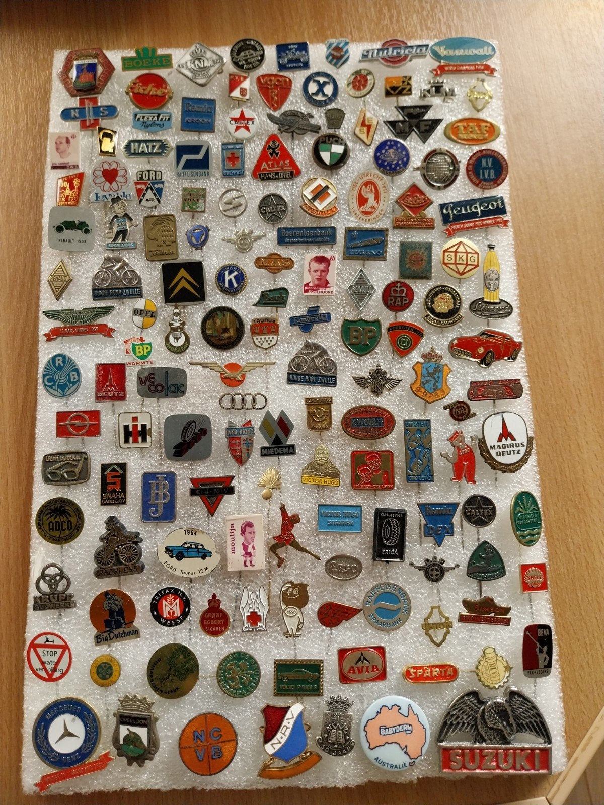 Blad vol mooie  speldjes., Ophalen of Verzenden, Gebruikt, Overige onderwerpen