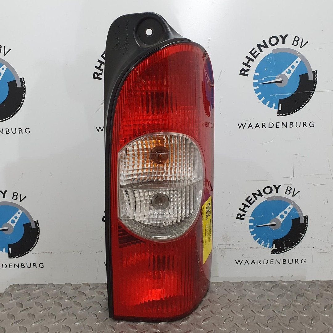 RENAULT MASTER T28 2.5 DCI L1 H1 ACHTERLICHT R 2009, Ophalen of Verzenden, Gebruikt, Stiba lid