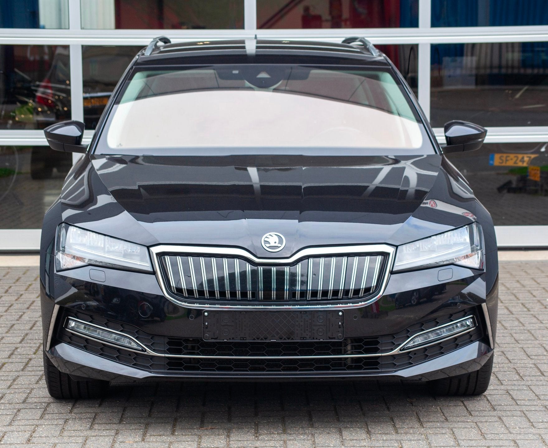 Skoda Superb Combi 1.4 TSI iV Business Edition Plus, Dealer onderhouden, Gebruikt, Zwart, Hybride Elektrisch/Benzine
