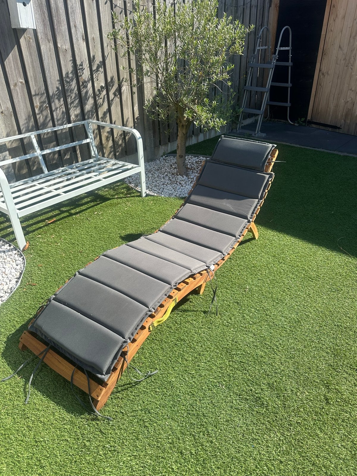 Houten inklapbaar ligbed met grijze kussens, Ophalen, Gebruikt, Hout, Inklapbaar