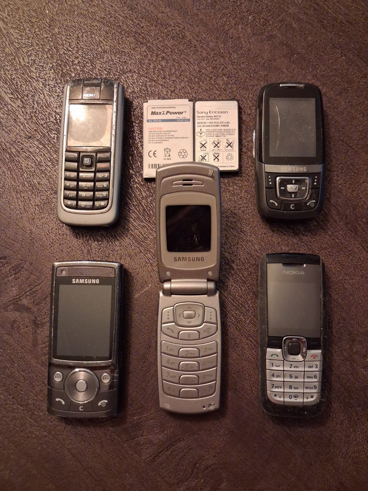 5 stuks retro gsm Nokia en Samsung, Ophalen of Verzenden, Gebruikt, Geen camera, Zwart