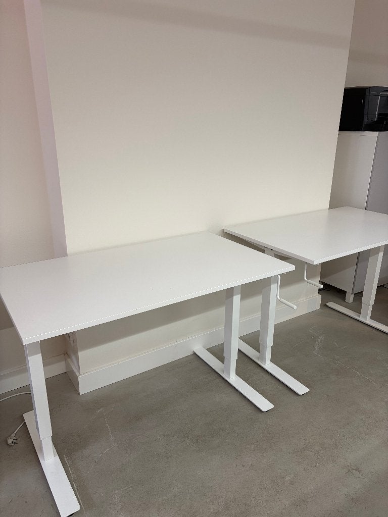 IKEA TROTTEN zit-sta bureau – wit 160x80 cm, Huis en Inrichting, Zit-sta bureau, 160 cm, Gebruikt, Spaanplaat of MDF